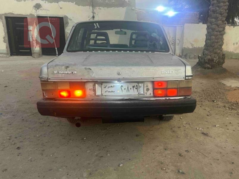 فولفو 240
